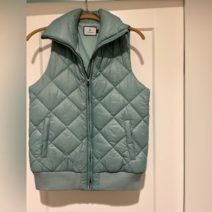 Tuckernuck aqua quilted puffy vest